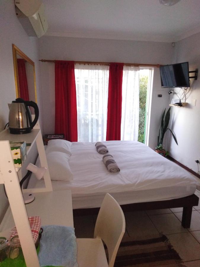 Xenia Bed & Breakfast Уиндхоек Екстериор снимка