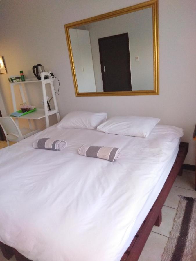 Xenia Bed & Breakfast Уиндхоек Екстериор снимка